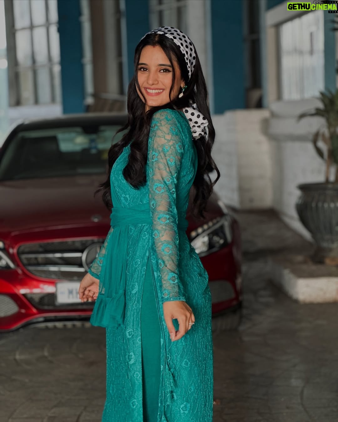 Ayushi Khurana - 22.5K Likes - Retro vibes👀
