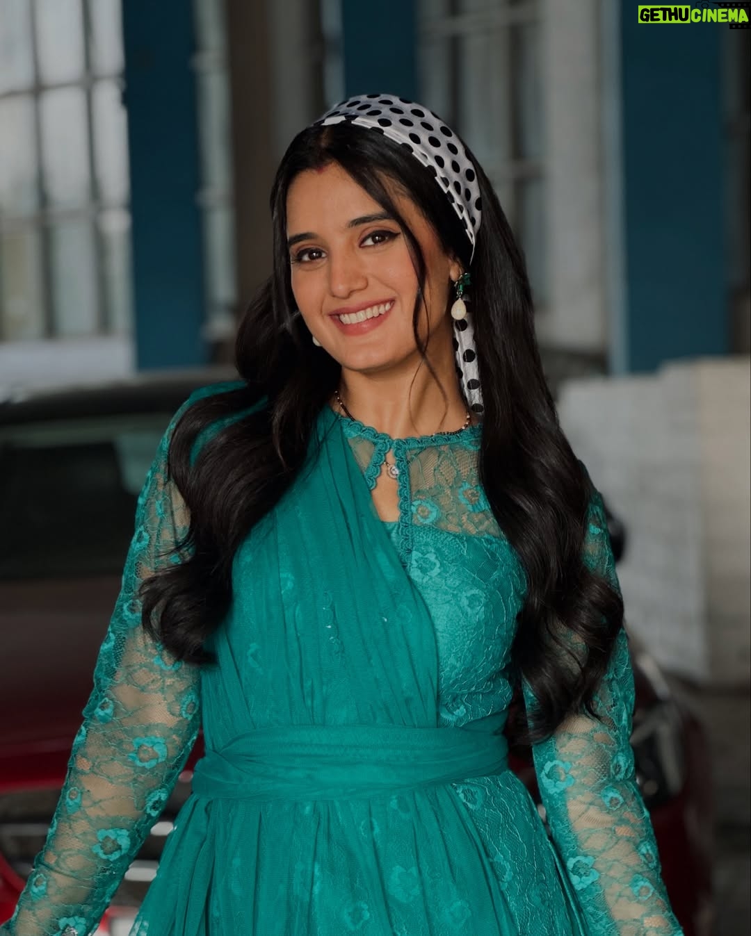 Ayushi Khurana - 22.5K Likes - Retro vibes👀