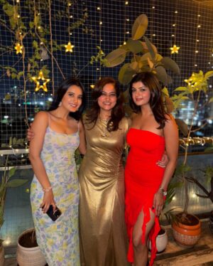 Ayushi Khurana Instagram - Jaane Anjane Hum Mile ♥️