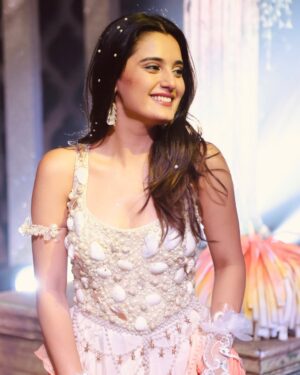 Ayushi Khurana Instagram - ✨#ZRA
Watch me tonight @zeerishteyawardsonzeetv