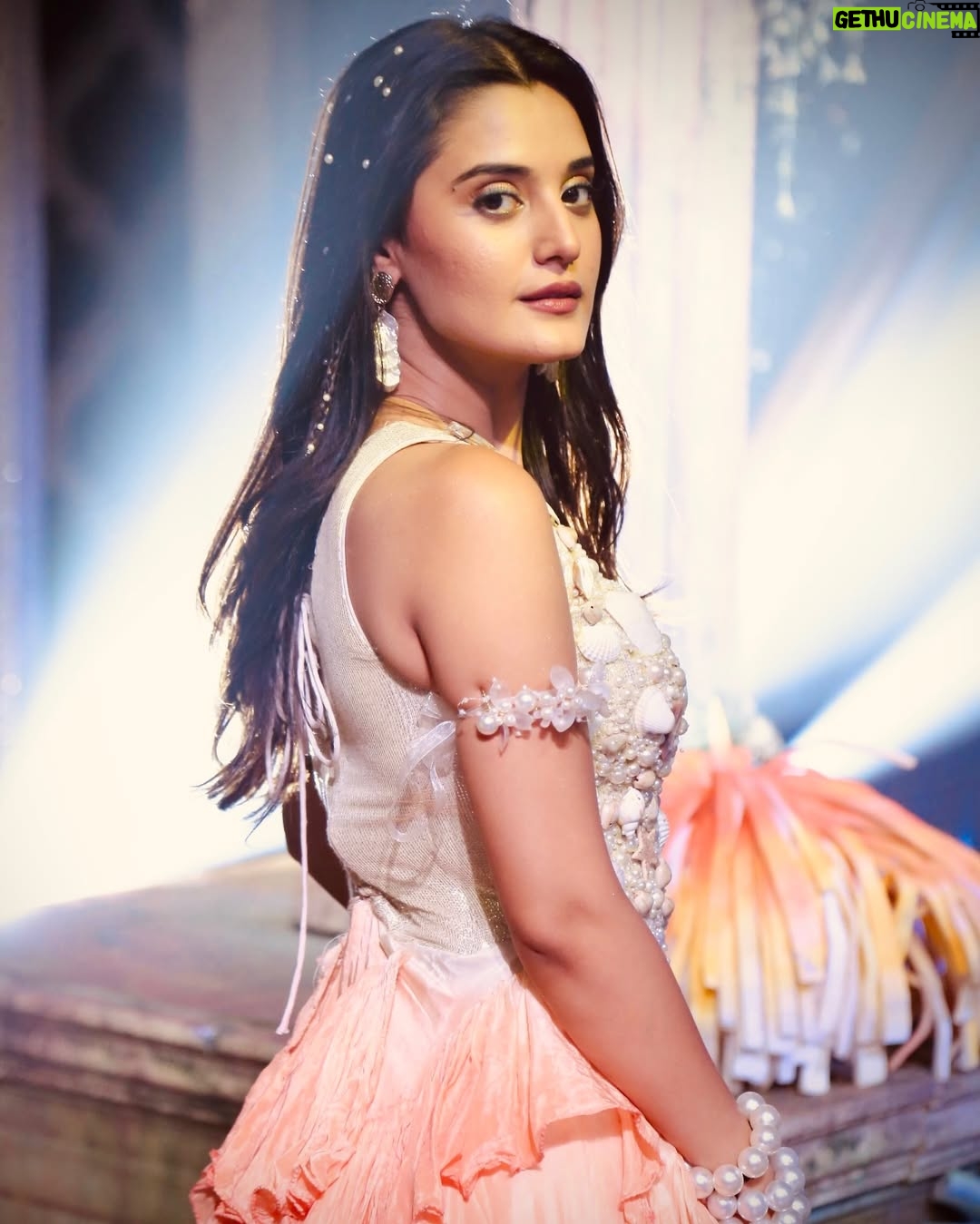 Ayushi Khurana - 28.4K Likes - ✨#ZRA
Watch me tonight @zeerishteyawardsonzeetv