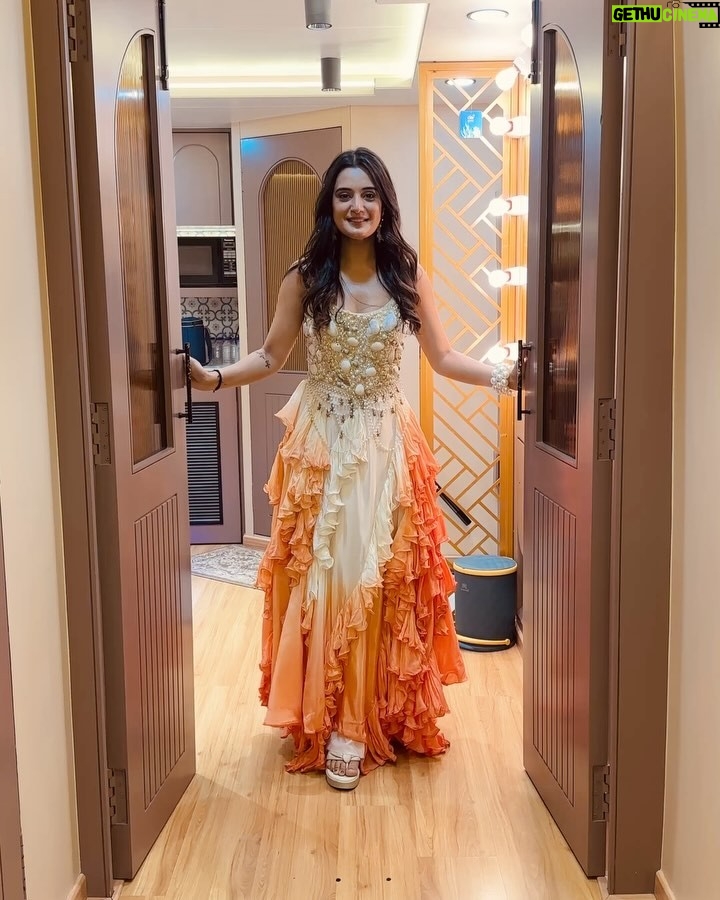 Ayushi Khurana - 28.4K Likes - ✨#ZRA
Watch me tonight @zeerishteyawardsonzeetv