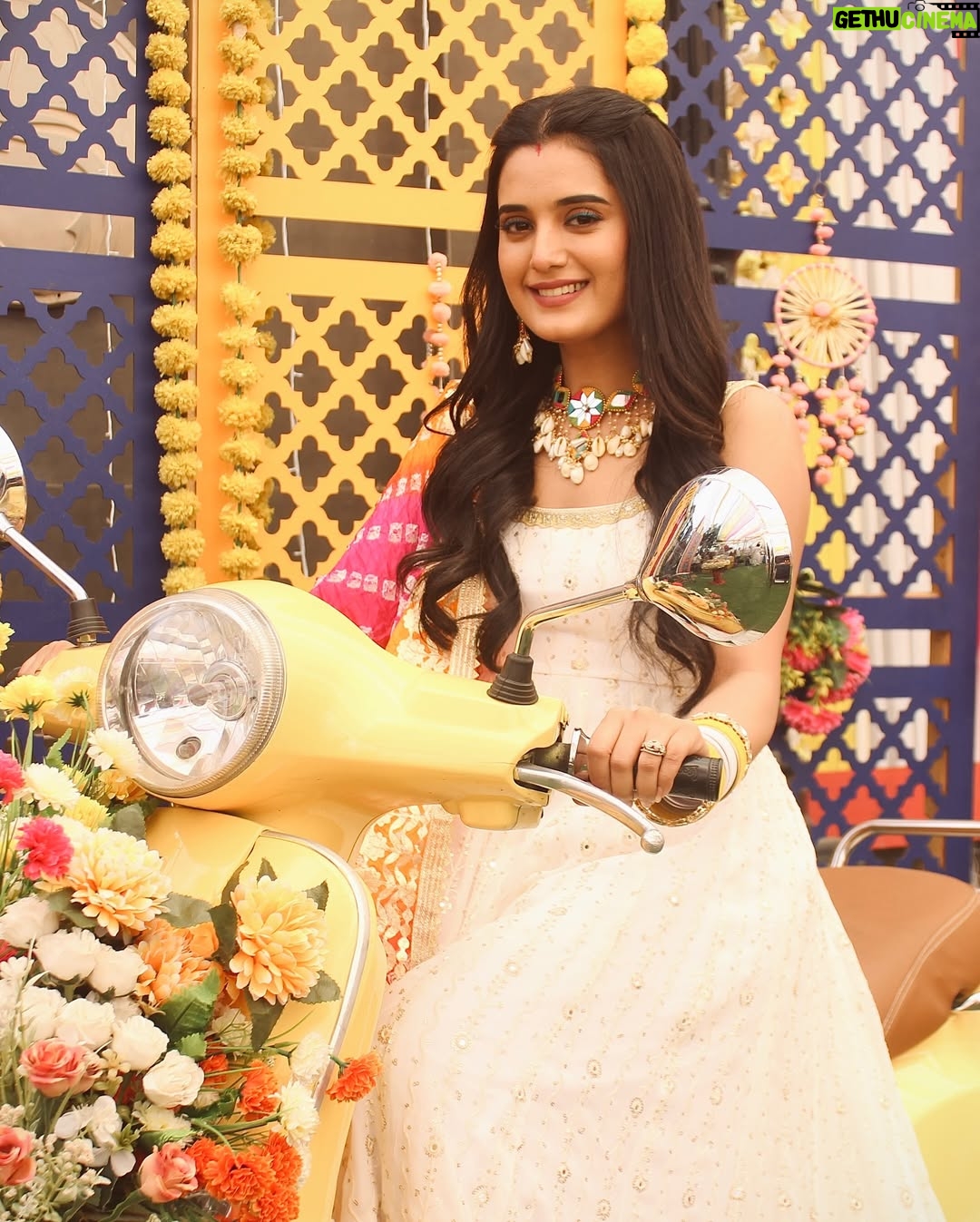 Ayushi Khurana - 18.4K Likes - May your Holi be as bright as my smile and twice as colorful✨
Happy Holi from Reet to you ♥️