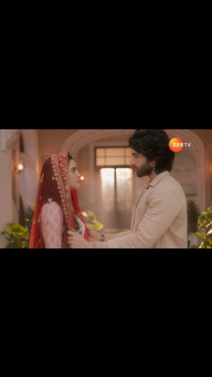 Ayushi Khurana Instagram - Jis rishtey ki shuruvaat hi hui ho ladaai se, kya usmein pyaar bana paayega apni jagah? Dekhiye ek nayi kahaani #JaaneAnjaaneHumMile, aaj se, Somvaar se Shukravaar, raat 9:30 baje sirf #ZeeTV par. 

#Reet #Raghav

@aayushe_khurana 
@ahlawwat.bharat 
@rohit.dhiman0711 
@sehajrajput16
@jayatibhatia