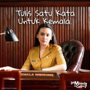 Ayushita Instagram - Salah satu karakter yang paling di cari masyarakat 😆
Coba kasih satu kata untuk Bu Kemala, kalau satu kata gak cukup, kasih satu kalimat boleh. 😋😂

#2ndMiracleinCellNo7 SUDAH TAYANG DI BIOSKOP!

@vinogbastian__ @graciellaabigail @marshatimothy @indrowarkop_asli @t_orasudi_ro @indrajegel @rigensih @bryandomani_bd_ @muhadkly @sumargodenny @cokipardedebebas @ayushita @aglaartalidia @delladartyan @iedilputra @rizkyhanggono @keanuazka08 @yattisurachmanreal @aphang_alimsudio @herwinnovianto @er1ca @mahaliniraharja

#filmmiracleincellno7 
#MiracleinCellNo7