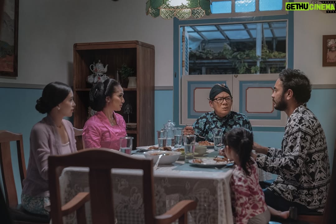 Ayushita - 1.3K Likes - Coba tebak ada berapa episode dari Losmen Bu Broto: The Series yang akan tayang di tahun ini! Siap-siap aja tungguin tanggal tayangnya, hanya di Netflix! #NextOnNetflix2025
