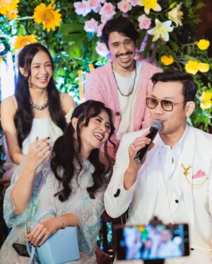 Ayushita Instagram - Gala Dinner film 2nd Miracle in Cell No.7 kemarin 🤍🤍🤍 

25 Desember di Bioskop siap-siap tissue yang banyak yah. 😭😭😭

Ayushita :

Styled @wanda_haraa 
Dress @saptodjojokartiko 
Accessories @adellejewellery
Makeup @nadiaokamakeup 
Hair @adehairdo 
Photo @armanfebryan & @snap.nuel