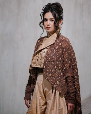Ayushita Instagram - Anugerah Kebudayaan Indonesia

Makeup @nadiaokamakeup 
Hair @adehairdo 
Styled @aderio 
Dress @pt.pupukindonesia @tatakuntari @pika.pupukindonesia @rumahbumn.sulsel x @mayaratih.id #banggaUMKMPupukIndonesia
Photo @audreyhafiz