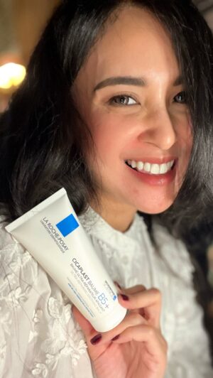 Ayushita Instagram - Ini dia rahasia super healthy skin aku 😉  Super Moisturizer @Larocheposay my life savior ✨ 

#LAROCHEPOSAYID #SKINLIFECHANGER #CICAPLASTforALL