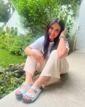 Ayushita Instagram - Kan ? Sama kan? Kalau mau pergi labil mau pakai yang mana ? Please HELP pilihin 1 untuk aku.. me love em all ! ♥️ @jethebrand ♥️