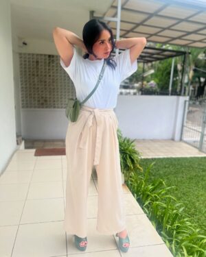 Ayushita Instagram - Kan ? Sama kan? Kalau mau pergi labil mau pakai yang mana ? Please HELP pilihin 1 untuk aku.. me love em all ! ♥️ @jethebrand ♥️
