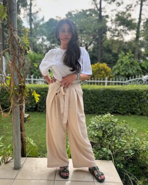 Ayushita Instagram - Kan ? Sama kan? Kalau mau pergi labil mau pakai yang mana ? Please HELP pilihin 1 untuk aku.. me love em all ! ♥️ @jethebrand ♥️