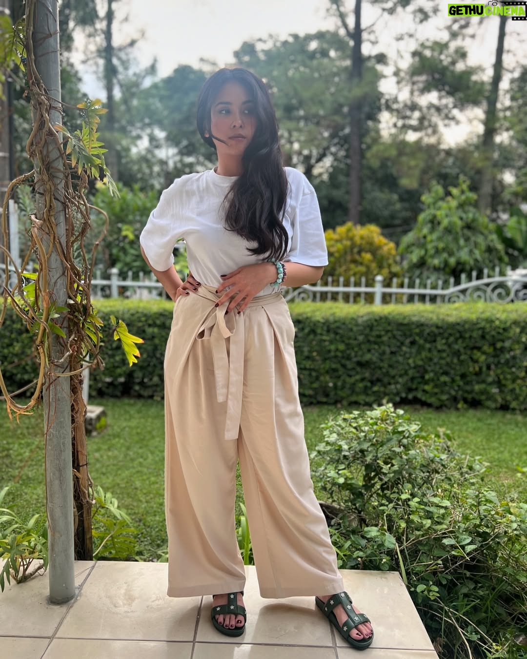 Ayushita - 3 Likes - Kan ? Sama kan? Kalau mau pergi labil mau pakai yang mana ? Please HELP pilihin 1 untuk aku.. me love em all ! ♥️ @jethebrand ♥️