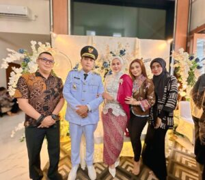 Baby Margaretha Instagram - Selamat kepada Bapak/Ibu Wakil Walikota Bandung 
Dr.(C) H. Erwin, SE, M.Pd  Periode 2025-2030
Semoga kepemimpinan Bapak/Ibu @kangerwin_bdg @mpit_erwin membawa Berkah dan Kesejahteraan bagi seluruh Masyarakat Bandung 🙏🏻

#kangerwin #wakilwalikotabandung #bandungutama
