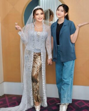 Baby Margaretha Instagram - Mini Me ❤️
Eternal togetherness, unending joy

MUA @anneprima_makeup x @safalavienawedding 
Attire @safalavienawedding 
Hair Do @ayu_berindang 
Wardrobe @resshapratiwi18 
Photo @fael_photoart 

#MomAndDaughter #Daughter #minime #BridalPhotoshoot #IndonesianWedding #kebaya #makeuplook #traditionalwedding #makeupdetails #safalavienawedding #whitedress #photomodel #bridalmodel #indonesianmodel #babymargaretha #beautifulinwhite