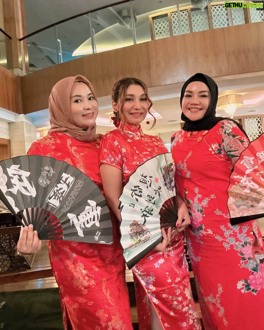 Baby Margaretha - 3 Likes - #babymargaretha #babymargaretha1 #friendshipgoals #birthdaylunch #cheongsamdress #cheongsamtheme #ootd #redgirl #jingrestaurant #colourful #bandung