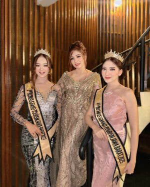 Baby Margaretha Instagram - Terima kasih kepada tim yang telah mendukung penampilan saya, dengan busana indah dari @tinongkebaya dan sentuhan makeup sempurna oleh @yanie_naya 

#MisterMissGrandTourismJawaBarat #MMGTIJabar #MMGTIIndonesia
