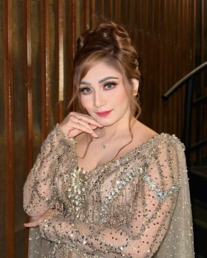 Baby Margaretha Instagram - " Real beauty is not about looks, it's about being a good person "

MUA @yanie_naya 
Attire @tinongkebaya11

#babymargaretha #tinongkebaya #yanienaya #makeuplook #nightgown #glamourmakeup #glamoursgown #nightevent #attire #demajestic #mmgti