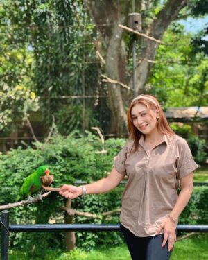 Baby Margaretha Instagram - Hallo Sabazoo! 

Hari ini seru banget bisa jalan-jalan sambil belajar dan berkenalan dengan satwa - satwa di Bandung Zoo 🦒🐘🦜🦚
Senang sekali bisa kenalan dengan Salmah si Gajah sumatra cantik🐘, Nakula, Sadewa dan Valen si Binturong gemas, burung - burung yang cantik juga si Ular dengan warna platinum nya 🐍
Jerapah dan Rusa🦒🦌

Kapan lagi bisa rekreasi sambil Healing di tengah kota Bandung, yuk langsung aja dateng ke @bandung_zoo 🦁

📍 @bandung_zoo 🕊️🦩
Jl. Kebun Binatang No.6, Lb. Siliwangi, Kecamatan Coblong, Kota Bandung, Jawa Barat 40132

BANDUNG ZOO tetap BUKA dan beroperasi seperti biasa yaa!
Dengan Jam Operasional mulai pukul 09-00 - 16.00 dan pembelian tiket terakhir pukul 15.30.
Silahkan berkunjung🦁

#bandungzoo #RekreasiSerudiBandungZoo  #kebunbinatangbandung #florafauna #satwa #bandungplacetogo #wisatabandung #bandunghits