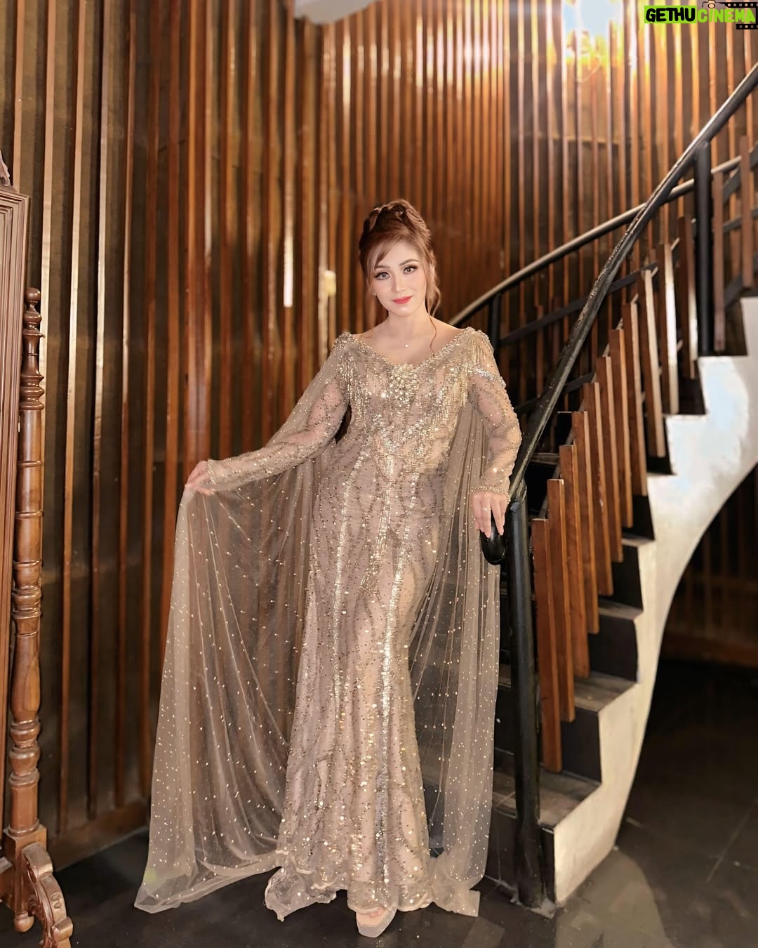 Baby Margaretha - 3 Likes - " Real beauty is not about looks, it's about being a good person "
MUA @yanie_naya
Attire @tinongkebaya11
#babymargaretha #tinongkebaya #yanienaya #makeuplook #nightgown #glamourmakeup #glamoursgown #nightevent #attire #demajestic #mmgti