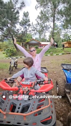 Baby Margaretha Instagram - Liburan kali ini penuh dengan aktivitas seru! ‍😻
Mulai dari main ATV @sariater_atv.adventure , Rafting @raftingciater di sungai air panas dan berendam Air super Hangat @navasariofficial di sekitar area Hotel, bermain di taman bermain anak, naik Kuda atau mau naik Helicopter juga bisa atau sekadar bersantai di gazebo sambil menikmati pemandangan.
Sari Ater @sariaterhotelresort punya semuanya!! 😍

#SariAter #LiburanAktif #KeluargaBahagia #TamanBermain #AlamBebas #riding #atv #atvriding #rafting #arungjeram #hotsprings #naturalpool #lembang #ciater #subang #bandung #instalife #bandunghits #bandungplacetogo