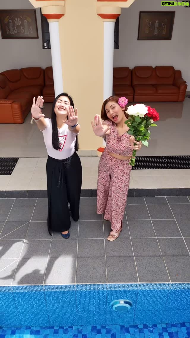 Baby Margaretha - 3 Likes - Keseruan weekend kali ini seru bangett di @mano_garden_villa š§”
bisa petik Strawberryš , Anggurš, Lemonš dan Bunga Mawarš¹
Villa nya juga ga kalah nyaman homey banget berasa rumah sendiri dengan udara yang sejuk dan fasilitas yang Superrrr Lengkappp!!! š
Fasilitas Villa :
* Cafe
* Resto
* Villa 2 lantai
* Family Room
* Kolam Renang
* Karaoke
* WIFI
* water heater
* Alat barbeque
* dapur lengkap
* free 4 extra bed
* parkiran luas
Perkebunan :
* Lemon
* Anggur
* Strawberry
* Bunga Mawar
* sayur2an lengkap
š @mano_garden_villa š§”
Jalan Manoko 48, Lembang Bandung Jawa Barat
Big Thanks to :
Videographer & Editor @armdana1 š¬šø
#mano #manovilla #manogardenvilla #babymargaretha #indonesianmodel #reviewvilla #reviewvillabandung #bandungplacetogo #lembang #bandung #instalike #instatravel #villa #villabandung #villalembang