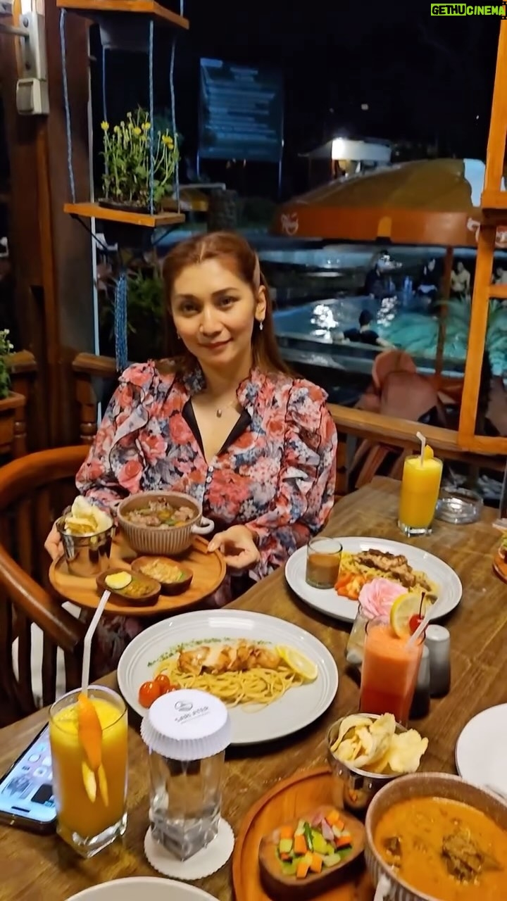 Baby Margaretha - 3 Likes - Staycation di @sariaterhotelresort merupakan pengalaman yang seru....semua fasilitas keseruan ada di sini...
Suasana sejuk, kamar yang nyaman dan luas untuk keluarga, makanan yang enak, ATV, Rafting, Berendam Air Panas Alami, Naik Kuda, Bahkan Naik Helicopter dan Camping ground semuanya ada dalam satu area š
#SariAter #liburankeluarga #KulinerIndonesia #adventure #vacation #holiday #bandunghits #lembang #bandungplacetogo #babymargaretha #instareels #instagram #explore #kimannisresto #sariaterhotelresort