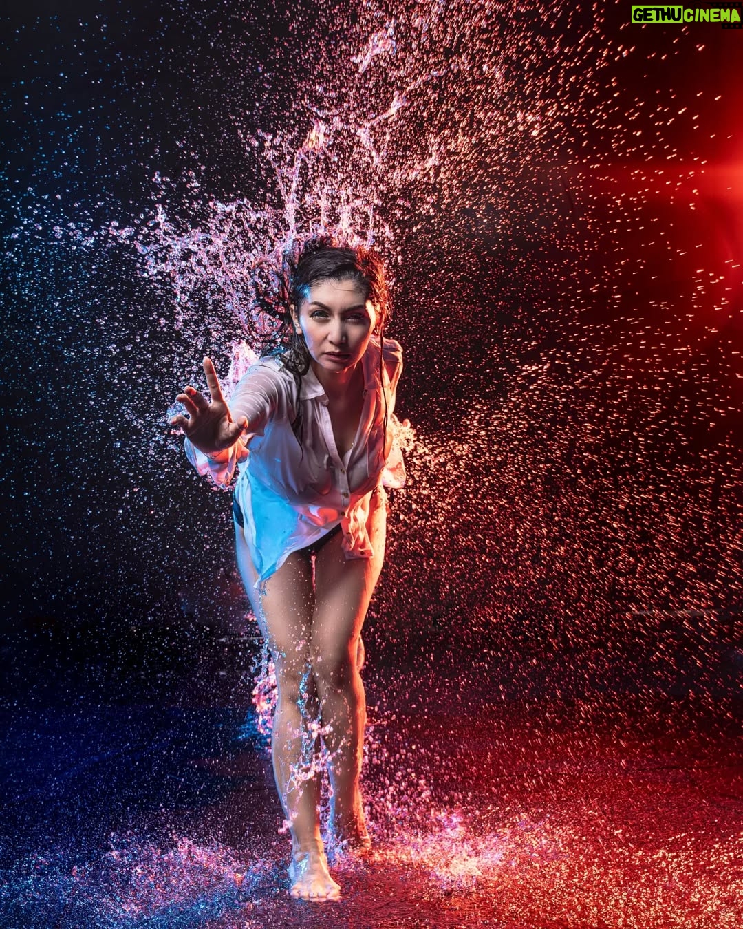 Baby Margaretha - 17.4K Likes - Splish Splash 💦
Lensed : @hendrawanstefanus
MUA : @dlanysmua
Event : @padepokanbolosgawe
Lighting @visico_indonesia
#babymargaretha
#photomodel
#photoconcept
#photosession
#instaphoto
#conceptualphotography
#modelphotography
#portraitmood
#photooftheday
#indonesianmodel
#padepokanbolosgawe
#wgbolosgawe
#wgpropokator
#setiaptgl32motobule
#visico #visico_indonesia #goVisico #lightingiseverything #EnnergySolutions
#witacom