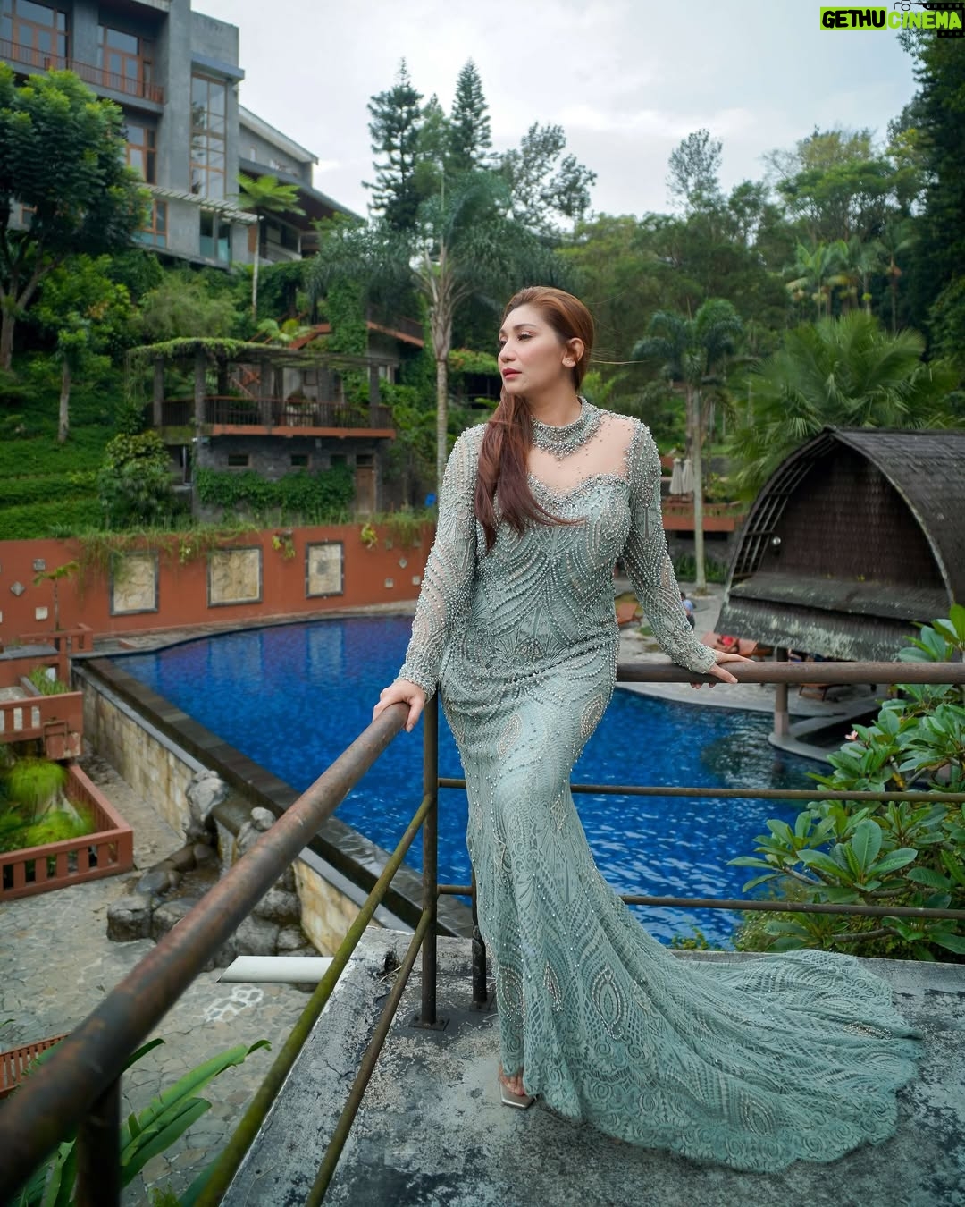 Baby Margaretha - 3 Likes - Cinta bukan tentang mengubah seseorang.
Ini tentang caramu menerima seseorang apa adanya dan tumbuh bersamanya 💚
Lensed @sutemmy
Attire @danymulya.atelier @concettawedding
Location @sangria_resortspa
#sangria #sangriaresort #sangriaresortandspa #concettawedding #danymulyaatelier #sage #sagegown #instaphoto #instabeauty #instalike #instalove #instagram #babymargaretha #bandungplacetogo #lembangbandung #indonesia