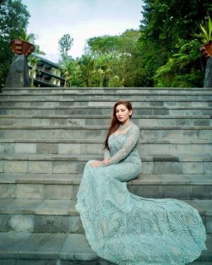 Baby Margaretha Instagram - Cinta bukan tentang mengubah seseorang.
Ini tentang caramu menerima seseorang apa adanya dan tumbuh bersamanya 💚

Lensed @sutemmy 
Attire @danymulya.atelier @concettawedding 
Location @sangria_resortspa 

#sangria #sangriaresort #sangriaresortandspa #concettawedding #danymulyaatelier #sage #sagegown #instaphoto #instabeauty #instalike #instalove #instagram #babymargaretha #bandungplacetogo #lembangbandung #indonesia
