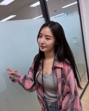 Bae Woo-hee Instagram - 해피하고 사랑스러운 사람들과 함께💗