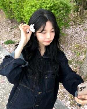 Baek Ji-heon Instagram - 사월🌸