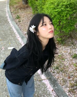 Baek Ji-heon Instagram - 사월🌸