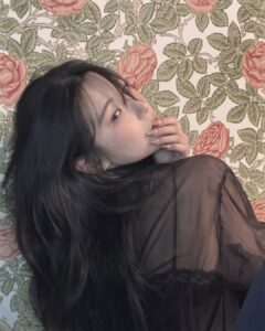 Actress Baek Ji-heon HD Photos and Wallpapers April 2025
