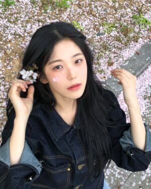 Baek Ji-heon Instagram - 사월🌸