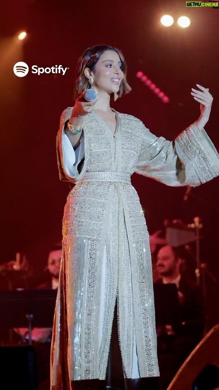 Balqees Ahmed Fathi - 74.2K Likes - قابلنا الفنانة #بلقيس خلف الكواليس في مهرجان #موازين في المغرب وأبهرتنا بغنائها وأدائها 🎥💚
كنموت علييك 💚
