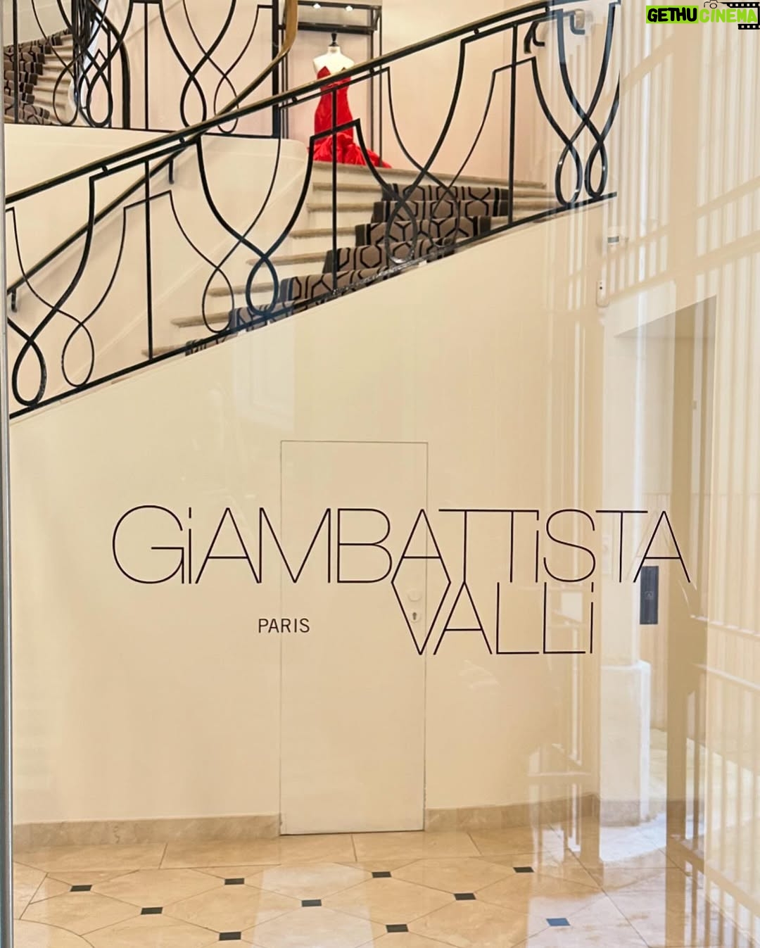 Balqees Ahmed Fathi - 34.5K Likes - Dreaming with @giambattistavalliparis 🌸 
Thank you @giambattistavalli for having me 🤍

Stylist: @cedrichaddad 
Makeup: @bexbeautyofficial 
Hair: @ilhammestour 
Photo Credits: @karlphotography 
Video: @mario_capozzoli_ 

#Balqees #بلقيس #بلقيس_فتحي