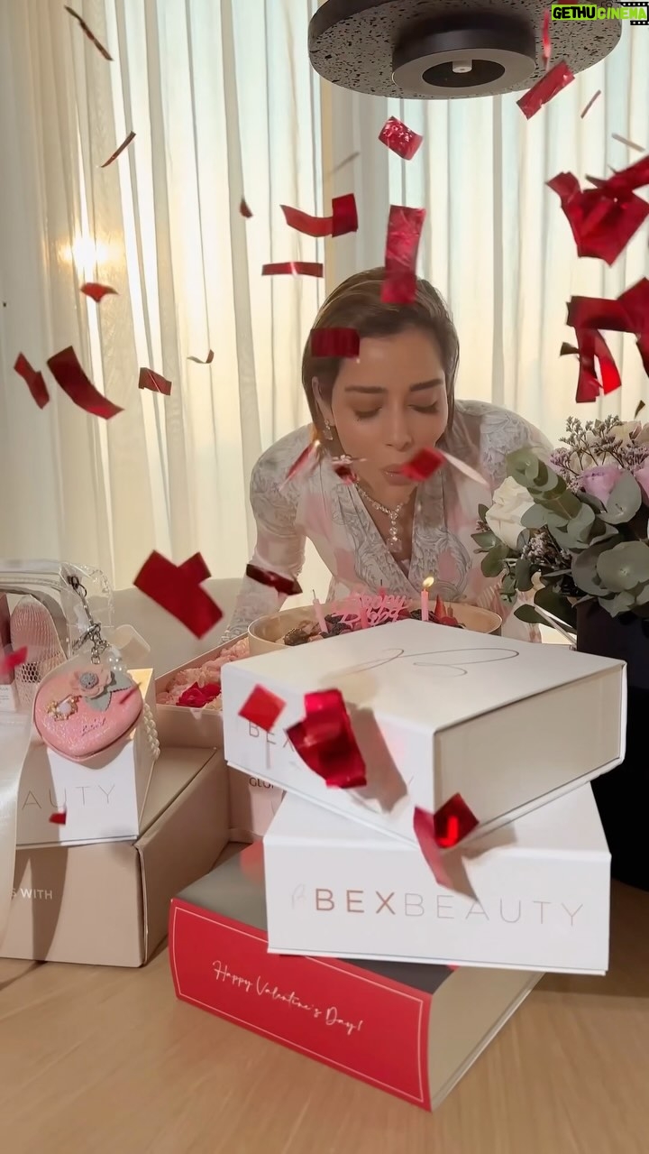 Balqees Ahmed Fathi - 47.7K Likes - احتفل اليوم بمرور أربع سنوات على إطلاق علامتي التجارية @bexbeautyofficial وبهذه المناسبة اهدي متابعيني ٤ هدايا وراح يتم السحب في يوم ٢٢ اكتوبر القادم ❤️

Follow @bexbeautyskin 
Follow @bexbeautyofficial 
Follow @balqeesfathi 
SAVE and SHARE this post 
Mention 4 of your friends 🎉💥❤️😍

I LOVE YOU ALL