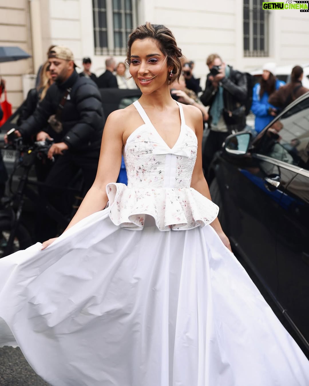 Balqees Ahmed Fathi - 34.5K Likes - Dreaming with @giambattistavalliparis 🌸 
Thank you @giambattistavalli for having me 🤍

Stylist: @cedrichaddad 
Makeup: @bexbeautyofficial 
Hair: @ilhammestour 
Photo Credits: @karlphotography 
Video: @mario_capozzoli_ 

#Balqees #بلقيس #بلقيس_فتحي