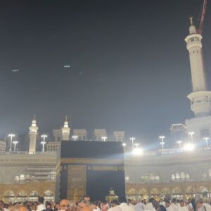Balqees Ahmed Fathi Instagram - الحمدلله 🙏🏼 اخيرا رجعت لبيت الله ❤️🕋
أسأل الله أن يجعله عام خير وبركة ويحقق لي ولكم كل الأماني #بلقيس #السعودية 🇸🇦