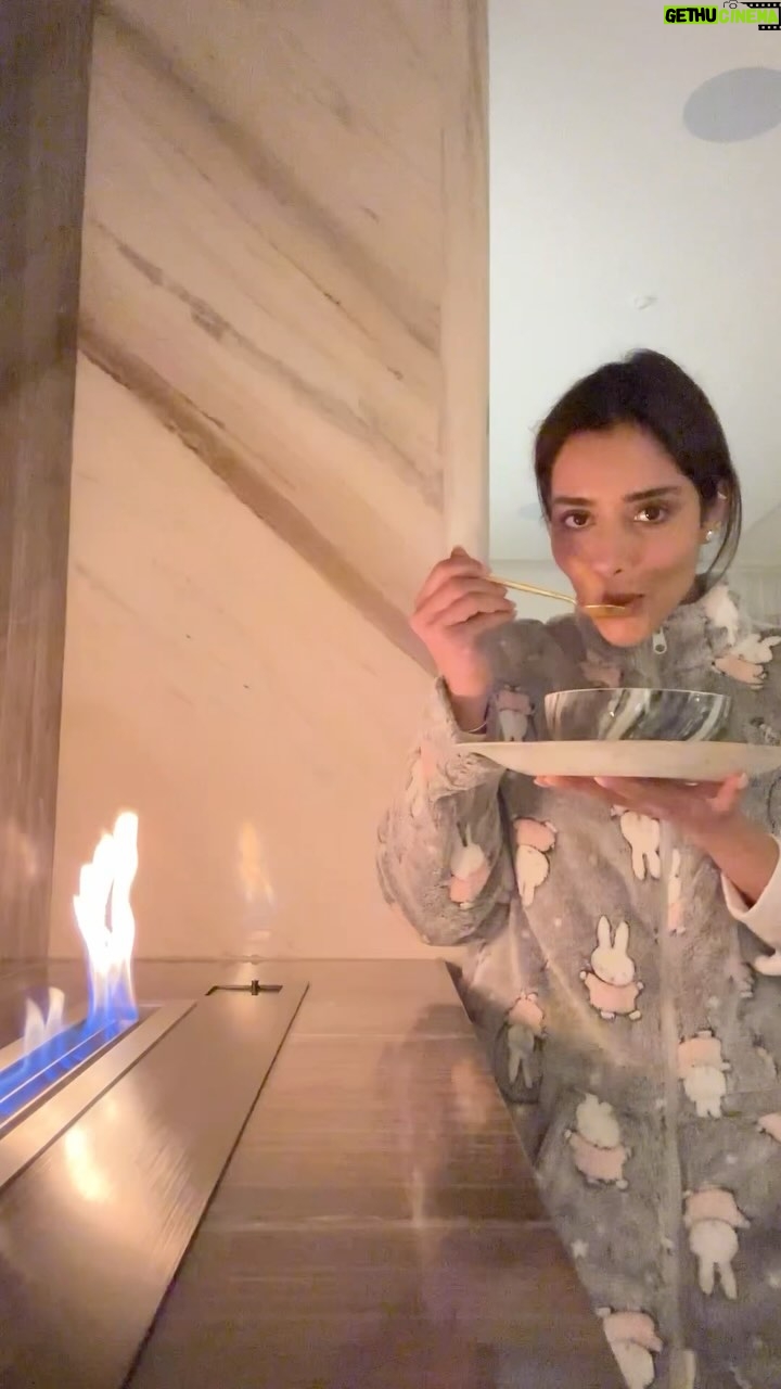 Balqees Ahmed Fathi - 37.4K Likes - شوربة الحريرة #المغربية 🇲🇦 بس على طريقتي سميتها "حريرة فيوجن" 
شوفوا الطريقة وجربوها واكيد راح تعجبكم 
وجبة كاملة متكاملة وأحلى سحور خفيف لطيف وانتظروا مني فيديو عن وصفتي في صنع الخمير #اليمني 😍

#بلقيس #balqees #بلقيس_فتحي #المغرب #مطبخ #اكل