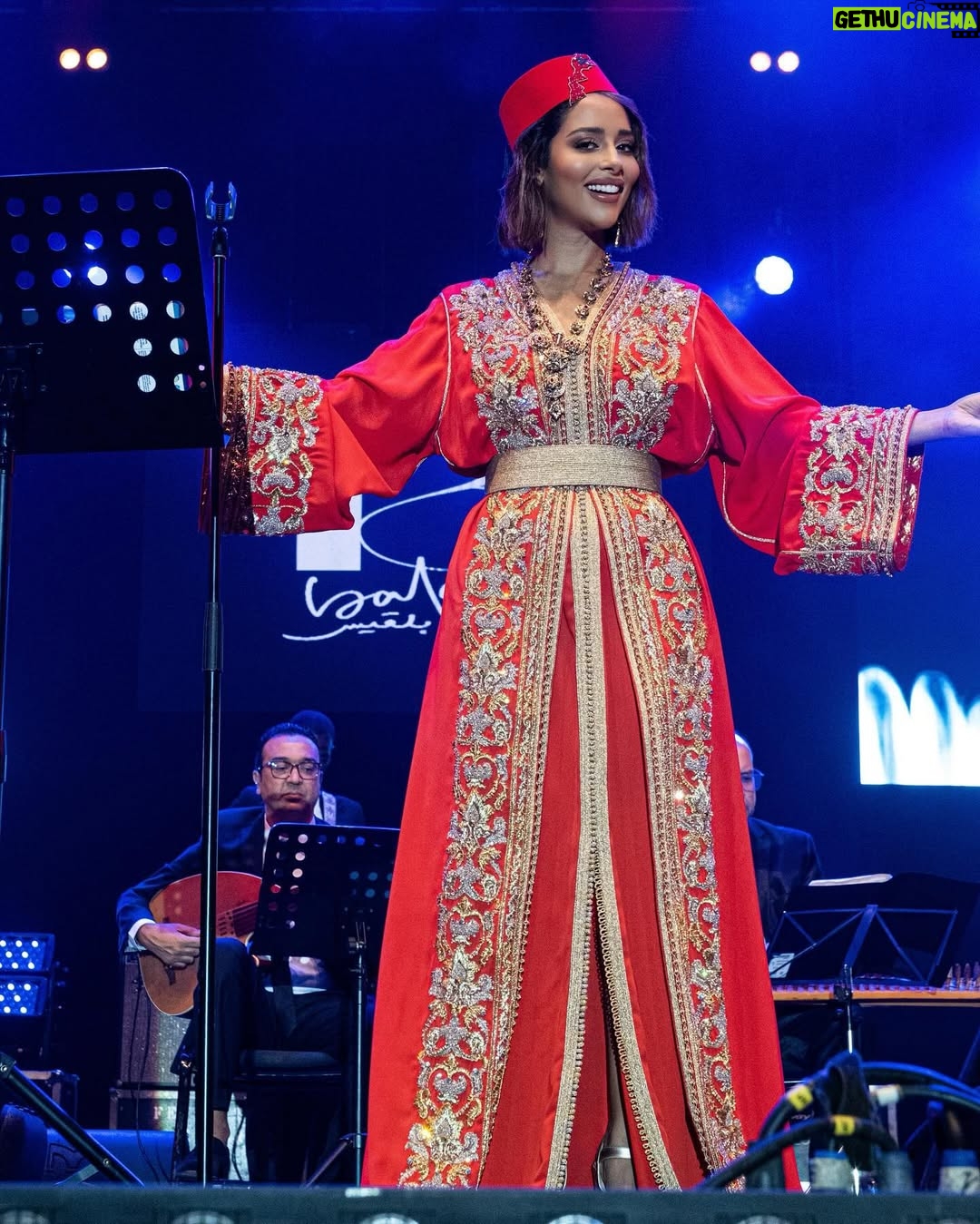 Balqees Ahmed Fathi - 97.9K Likes - #القفطان_المغربي حاضر دائما ❤️🇲🇦

Styled by @cedrichaddad 
Caftan by @maisonfatim 
Hair @salon_mus_diva 
Makeup @bexbeautyofficial 
Photos @novarita.photography
