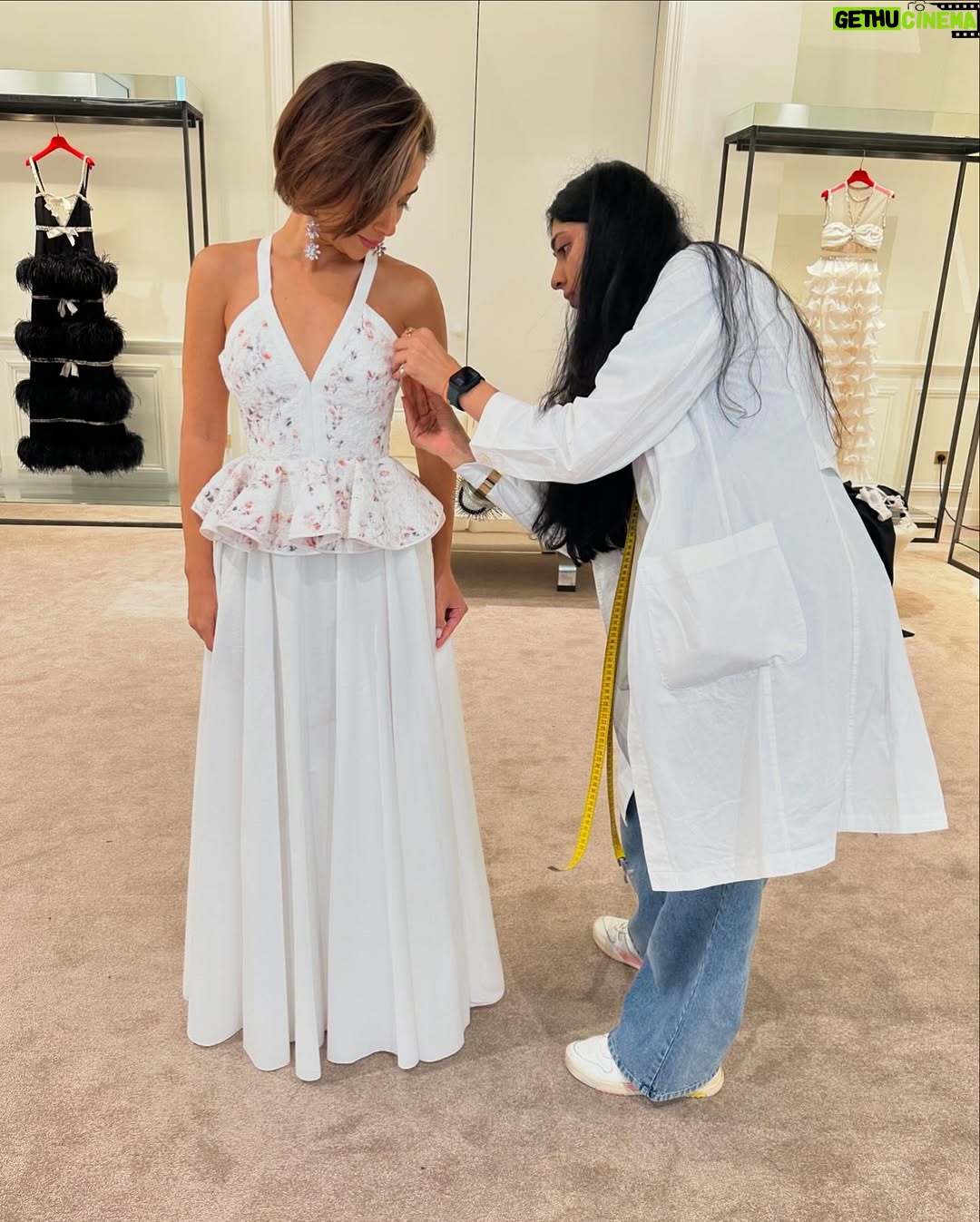 Balqees Ahmed Fathi - 34.5K Likes - Dreaming with @giambattistavalliparis 🌸 
Thank you @giambattistavalli for having me 🤍

Stylist: @cedrichaddad 
Makeup: @bexbeautyofficial 
Hair: @ilhammestour 
Photo Credits: @karlphotography 
Video: @mario_capozzoli_ 

#Balqees #بلقيس #بلقيس_فتحي