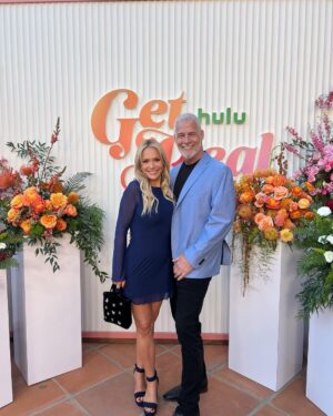 Barbara Alyn Woods Instagram - Finally!!! Someone who understands the art of posing 💖 @officialvannawhite 💖 THANK YOU @hulu for getting real!
#hulugetsreal
