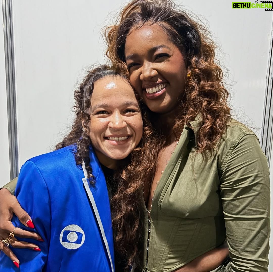 Beatriz Ferreira - 3.1K Likes - Ontem foi o aniversário de 60 anos da @tvglobo, e eu pude estar presente e compartilhar esse momento com diversos atletas que são inspiração e motivo de orgulho para mim. Estar ali com tantos atores e apresentadores que admiro, e que cresci acompanhando e vendo o trabalho, foi surreal. A noite de ontem foi incrível!
Fiquei muito feliz por receber tanto carinho e por ter sido convidada para esse momento. Espero que seja o primeiro de muitos. Sei o quanto isso foi importante não só para mim, mas também para o meu esporte, por estar sendo representado.
Só tenho a agradecer. Muito obrigada, TV Globo! Muito obrigada a todos que contribuíram para que eu pudesse estar lá.
#tvglobo #60anosglobo #redeglobo #maetonaglobo