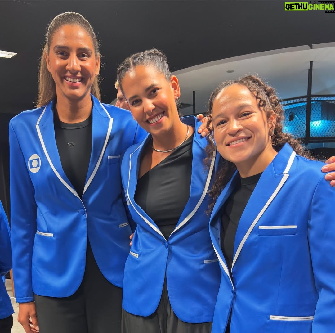 Beatriz Ferreira - 3.1K Likes - Ontem foi o aniversário de 60 anos da @tvglobo, e eu pude estar presente e compartilhar esse momento com diversos atletas que são inspiração e motivo de orgulho para mim. Estar ali com tantos atores e apresentadores que admiro, e que cresci acompanhando e vendo o trabalho, foi surreal. A noite de ontem foi incrível!
Fiquei muito feliz por receber tanto carinho e por ter sido convidada para esse momento. Espero que seja o primeiro de muitos. Sei o quanto isso foi importante não só para mim, mas também para o meu esporte, por estar sendo representado.
Só tenho a agradecer. Muito obrigada, TV Globo! Muito obrigada a todos que contribuíram para que eu pudesse estar lá.
#tvglobo #60anosglobo #redeglobo #maetonaglobo