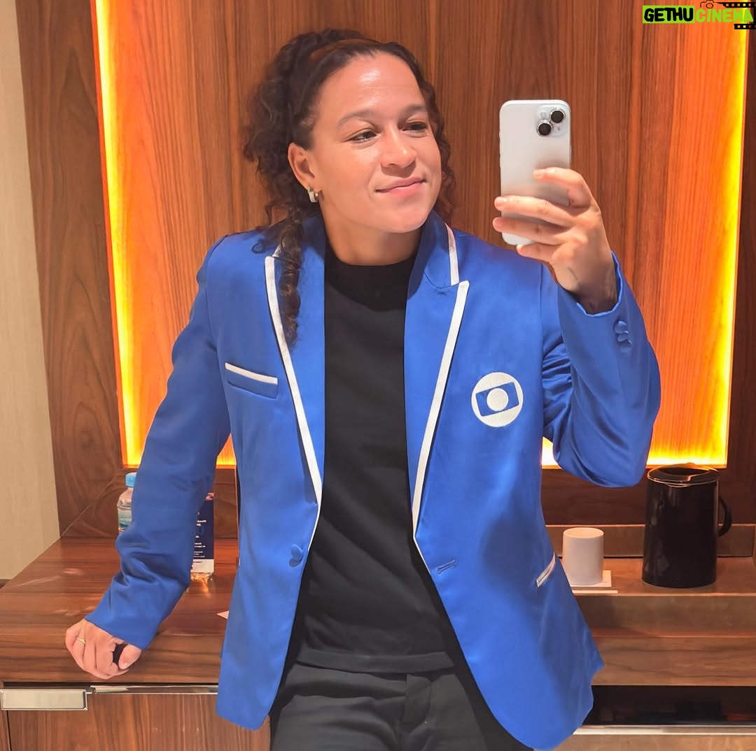 Beatriz Ferreira - 3.1K Likes - Ontem foi o aniversário de 60 anos da @tvglobo, e eu pude estar presente e compartilhar esse momento com diversos atletas que são inspiração e motivo de orgulho para mim. Estar ali com tantos atores e apresentadores que admiro, e que cresci acompanhando e vendo o trabalho, foi surreal. A noite de ontem foi incrível!
Fiquei muito feliz por receber tanto carinho e por ter sido convidada para esse momento. Espero que seja o primeiro de muitos. Sei o quanto isso foi importante não só para mim, mas também para o meu esporte, por estar sendo representado.
Só tenho a agradecer. Muito obrigada, TV Globo! Muito obrigada a todos que contribuíram para que eu pudesse estar lá.
#tvglobo #60anosglobo #redeglobo #maetonaglobo
