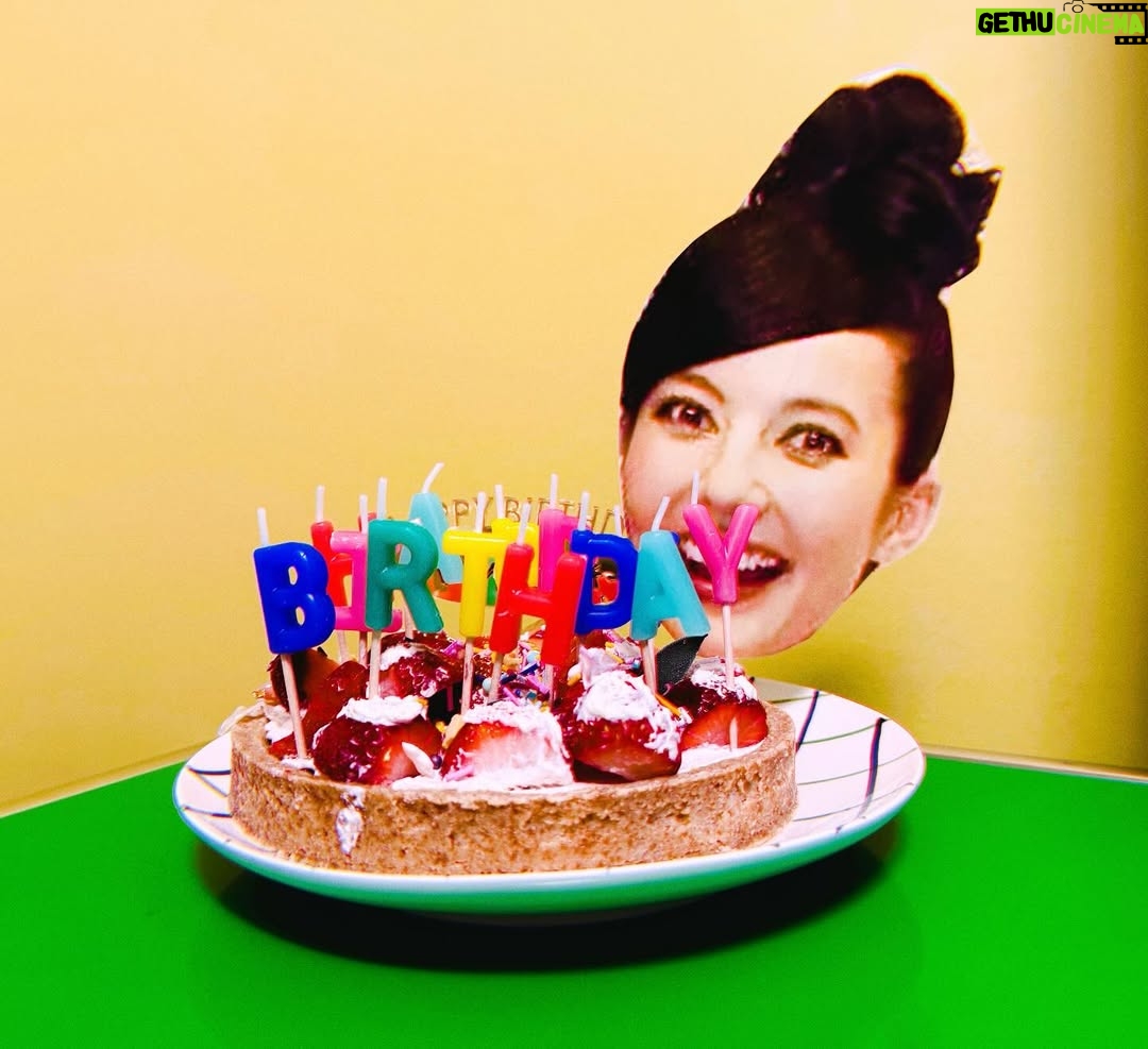 Becky - 6.2K Likes - 本日、進化いたしました!!!!!
あまり見たことない顔パネル付きのケーキ🍓笑
最高だぜ!
みなさま今後もどうぞよろしくお願いいたします。
いつもありがとうございます。