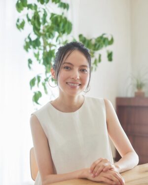 Becky Instagram - イベントやらせていただきます！

日程：3/20(木・祝)
時間：14:00~
場所：ヨドバシカメラ秋葉原店(1階 イベントスペース)

14:00〜14:30 トークショー
14:30〜　ツーショット撮影会です！

私がプロデュースしている『NaturaLUNA...』のポップアップストアがオープンするので、そのイベントになります🌱
ぜひ参加のための情報もチェックしてみてください！
みなさまに会えること楽しみにしております！

ノベルティの天然木のミラーは20個限定なのでお急ぎください♡