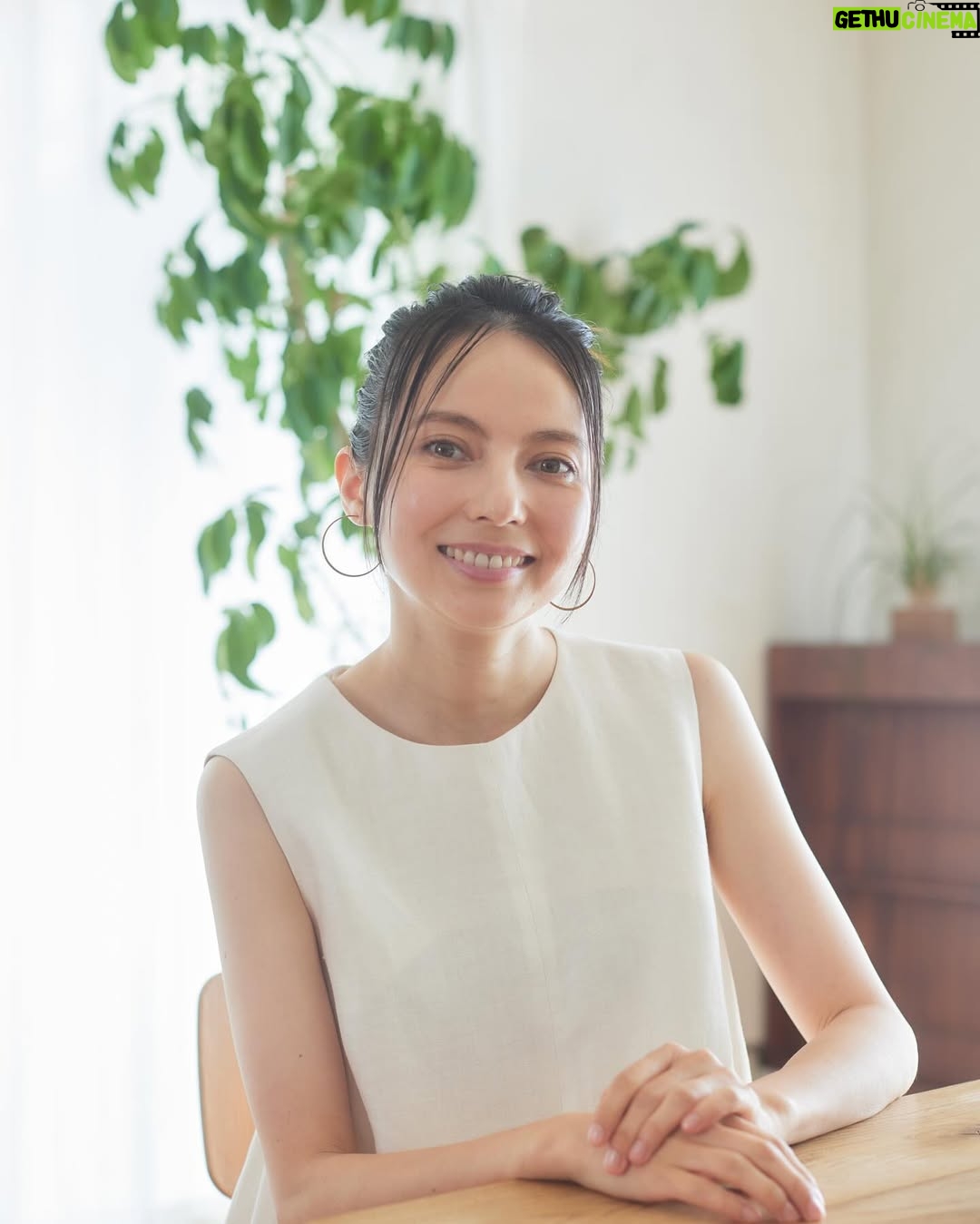 Becky - 6.3K Likes - イベントやらせていただきます!
日程:3/20(木・祝)
時間:14:00~
場所:ヨドバシカメラ秋葉原店(1階 イベントスペース)
14:00〜14:30 トークショー
14:30〜 ツーショット撮影会です!
私がプロデュースしている『NaturaLUNA...』のポップアップストアがオープンするので、そのイベントになります🌱
ぜひ参加のための情報もチェックしてみてください!
みなさまに会えること楽しみにしております!
ノベルティの天然木のミラーは20個限定なのでお急ぎください♡